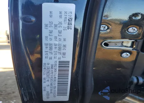 2016 Jeep Grand Cherokee Overland z USA, uszkodzony, nr VIN 1C4RJFCM0GC324175